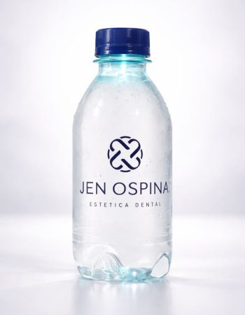Botella modelo de Jen Ospina
